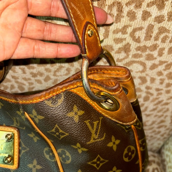 AUTHENTIC LOUIS VUITTON MONOGRAM GALLERIA PM BAG (Previously LOVED) - Picture 6 of 9